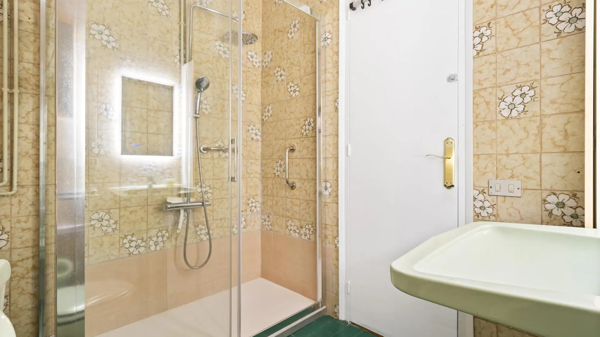 Appartamento Stunning 5Br Apt With Sagrada Familia Views Barcellona Spagna